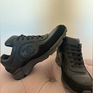 Amazing full leather CHANEL all black sneakers